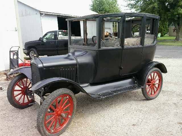 1919 Ford Model T Center Door Sedan