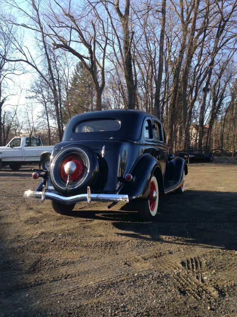 1935 Ford F48 Humpback Sedan