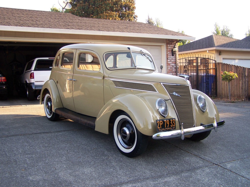 1937 Ford 4 Door Sedan Slant Back