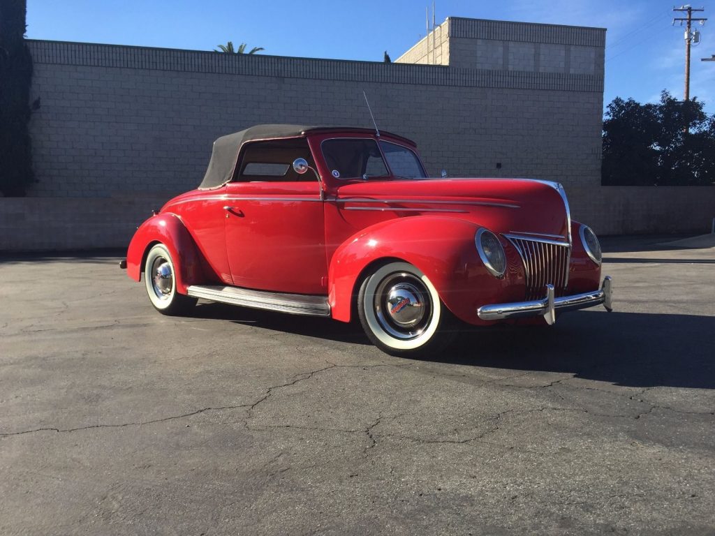 Completely restored and stunning 1939 Ford Convertible
