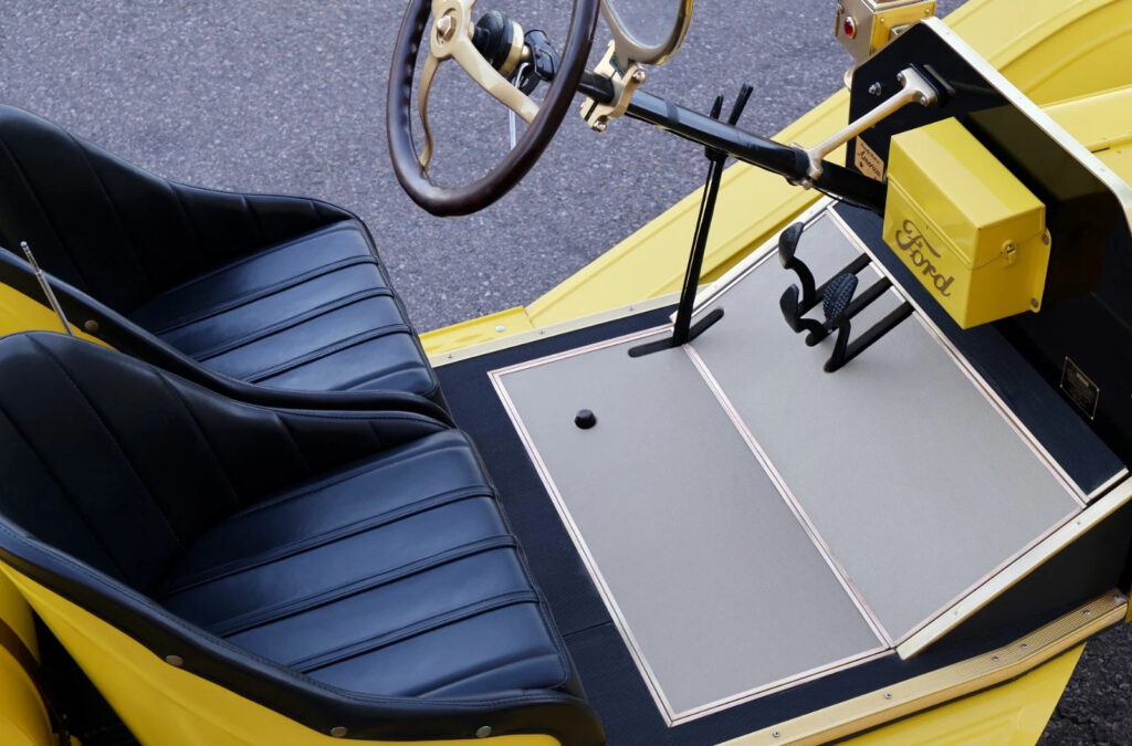 1915 Ford Model T Speedster Ford Brass Show Car Runs & Drives Excellent !