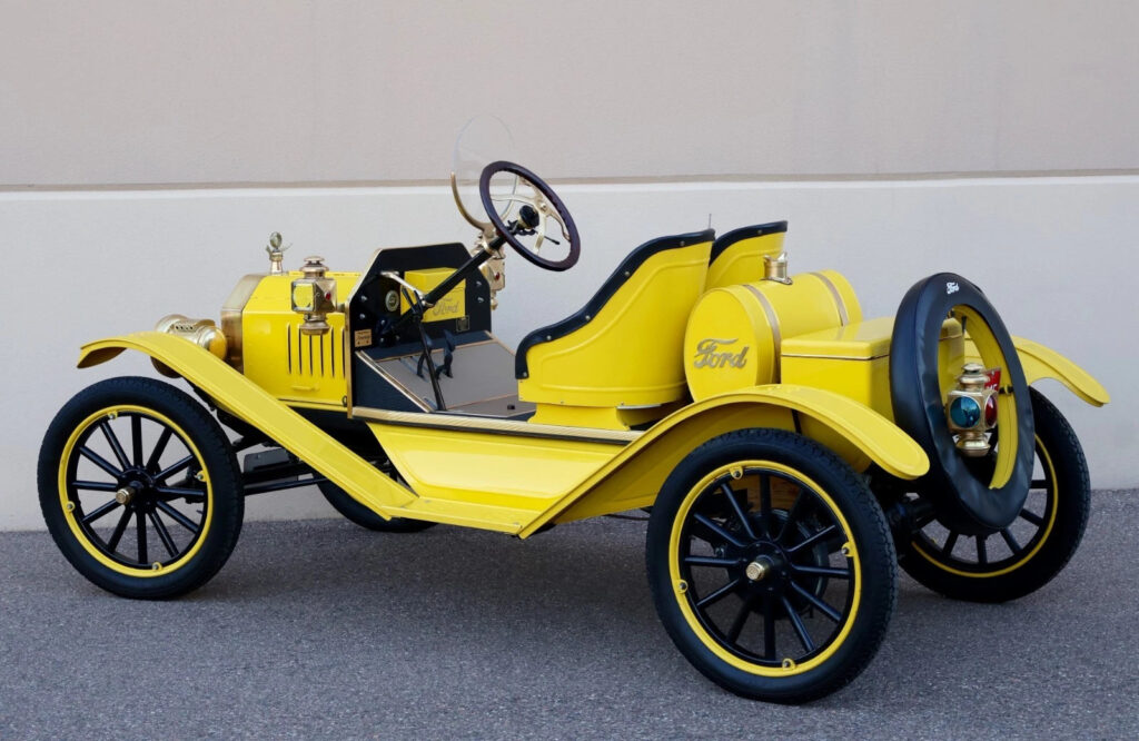 1915 Ford Model T Speedster Ford Brass Show Car Runs & Drives Excellent !