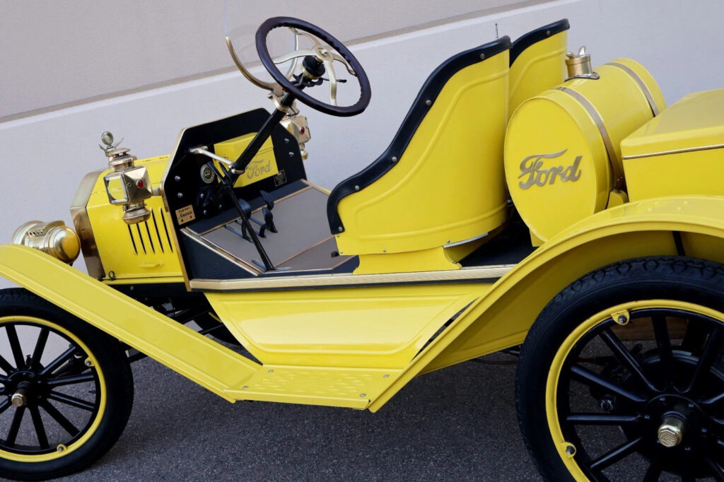 1915 Ford Model T Speedster Ford Brass Show Car Runs & Drives Excellent !