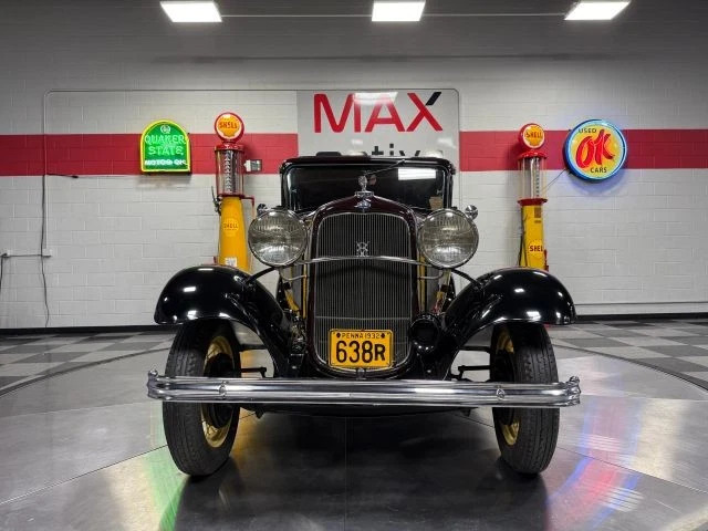 1932 Ford Model 18 Tudor