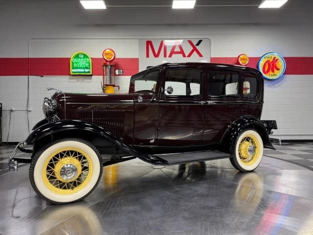 1932 Ford Model 18 Tudor