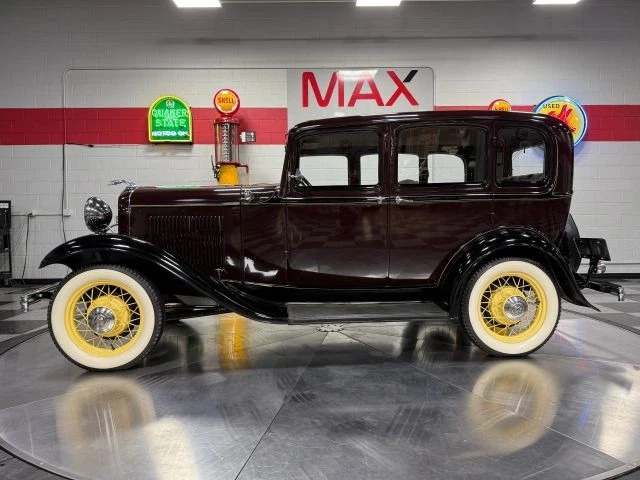 1932 Ford Model 18 Tudor